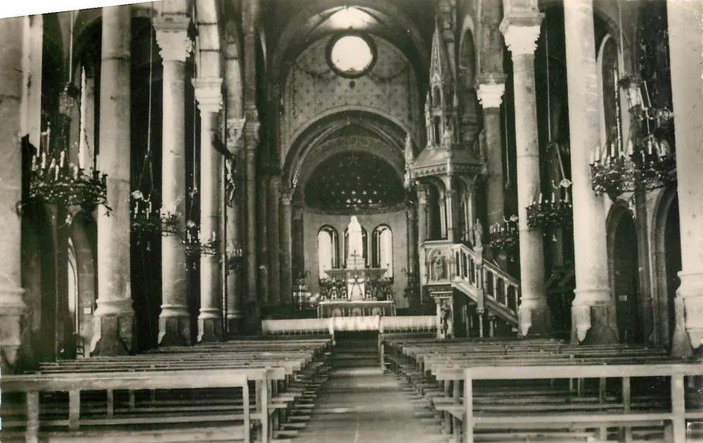 Innenraum der Basilika — Pilgerreise zu Notre-Dame de la Salette — Wallfahrtsstätte la Salette - Vorderseite