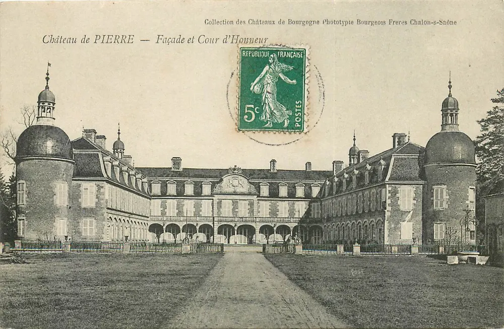 Castelo de PIERRE — Fachada e Cour d'Honneur — Collection des Châteaux de Bourgogne, Phototype Bourgeois Frères Chalon-saône - Frente