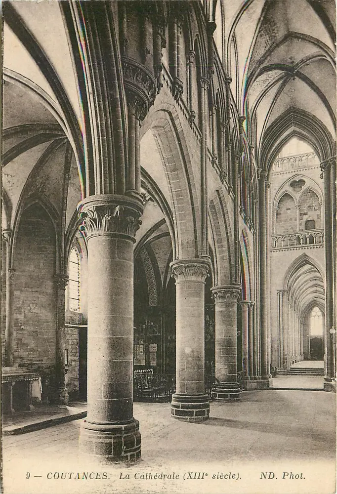 Coutances — A Catedral (século XIII) — ND. Fot. - Frente