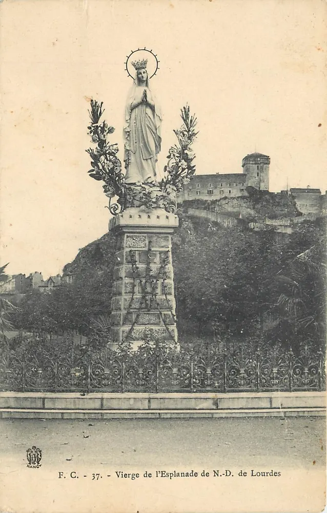 Virgin of the Esplanade of Notre-Dame de Lourdes — F.C. - 37 — publisher F.C. n°37 - Front