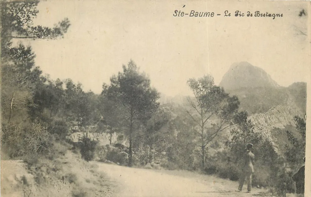 Ste-Baume - O Pic de Bretagne — vista panorâmica com um caminhante — editor não identificado - Frente