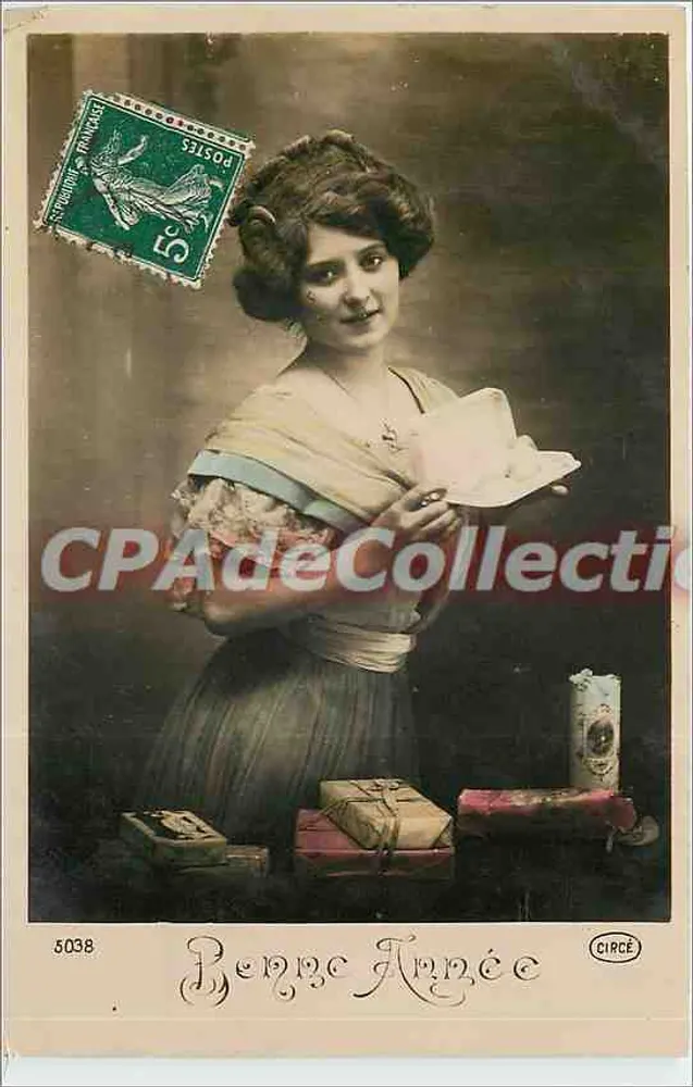Mulher segurando um chapéu — Ano Novo — CIRCÉ, n°5038 - Frente