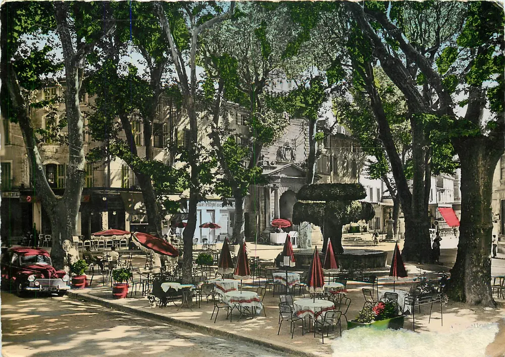 Place Crousillat in Salon-de-Provence — Ansicht der Fontäne und Terrassen — Editions S.A.S.T. n°2 - Vorderseite