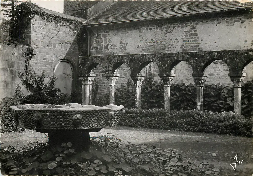 Daoulas - O claustro romano do século XII — 561 — Edições d'Art Jos, Châteaulin - Frente