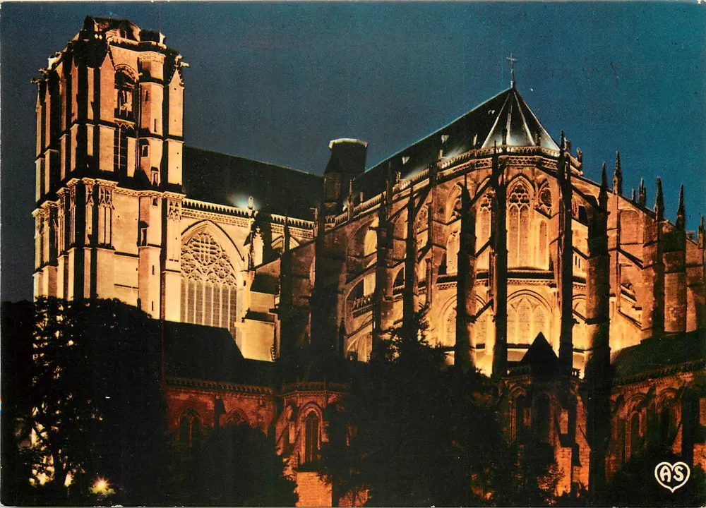 Le Mans (Sarthe) — La cathédrale illuminée — Couleurs Naturelles - Frente