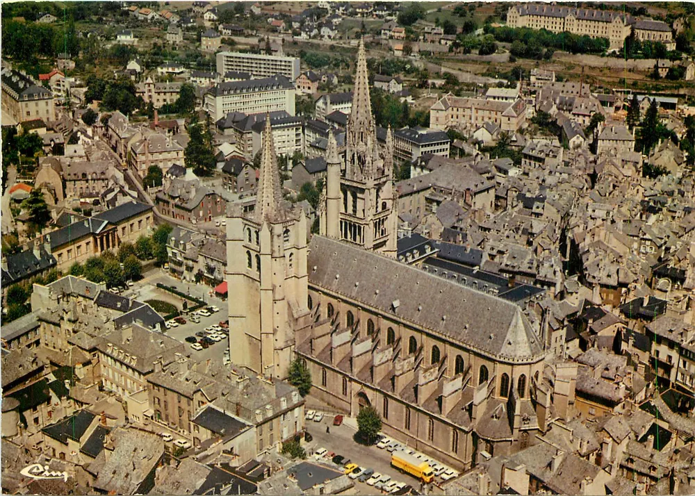 Mende (48. Lozère) — Luftbild der Kathedrale — Combièr Imprimeur (71. S.&L.) - Vorderseite