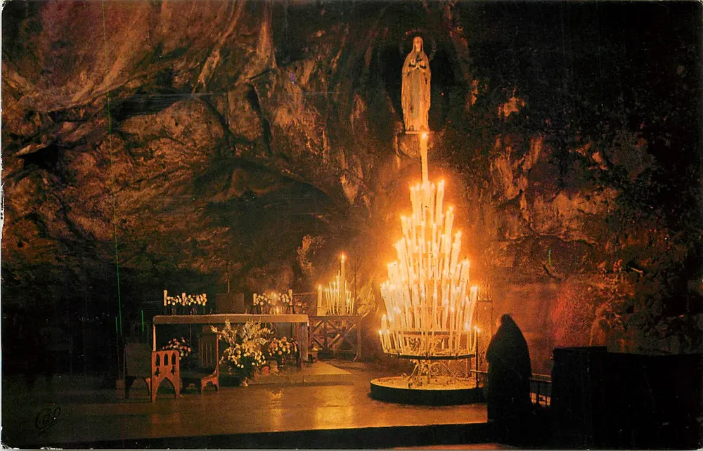 Lourdes — A Gruta vista à noite — Edições EKTACAP - Frente
