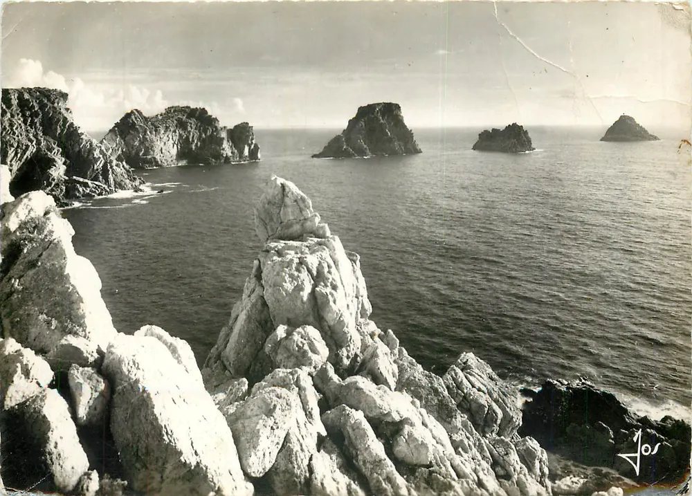 Pointe de Pen-Hir — Les Tas de Pois, vus de la Salle Verte — Éditions d'Art Jos, La Doaré - Recto