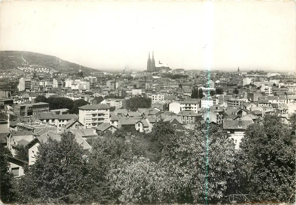 Allgemeiner Blick auf Clermont-Ferrand — Kathedrale — Éditions du Globe, n°17 - Vorderseite