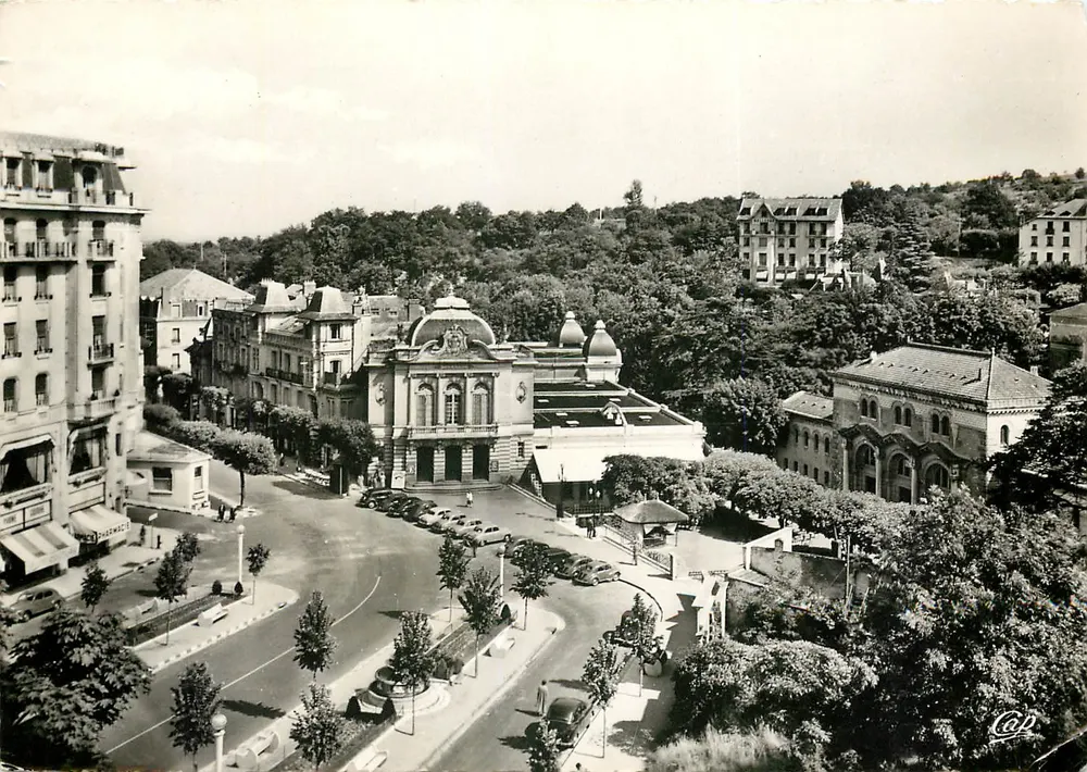 Châtel-Guyon — Theater-Casino und Thermalbad — Real-Photo, Nr. (58) - Vorderseite