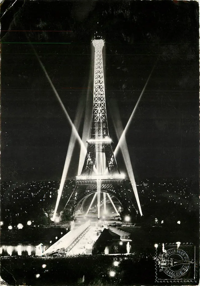 Torre Eiffel iluminada — Edição especial da Torre Eiffel — Editor: Georges Huguet - Frente