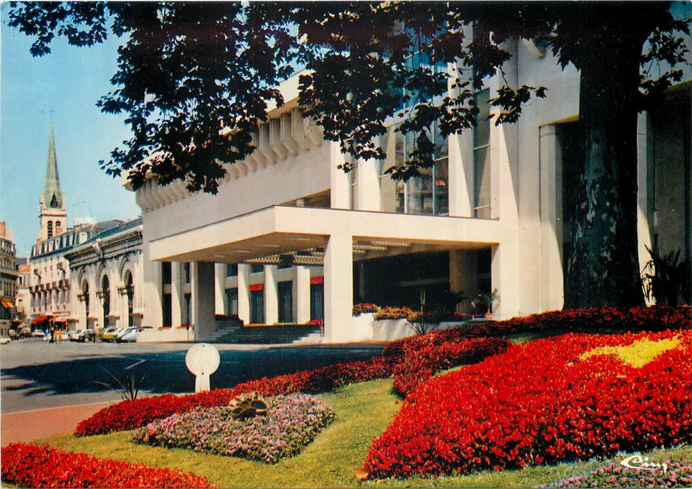 Aix-en-Provence — Hotel de cidade e igreja — editor Cinq - Frente
