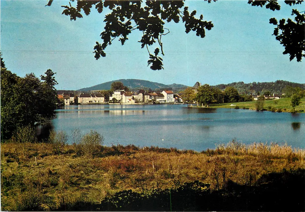 Peyrat-le-Château — Der See — Der Strand im Herbst — Druckerei Pierron - Vorderseite