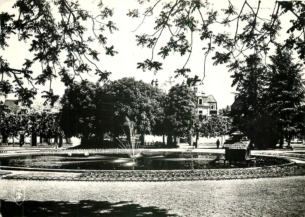 Square Général Leclerc — Moulin (Allier) — Éditions du LYS - Frente