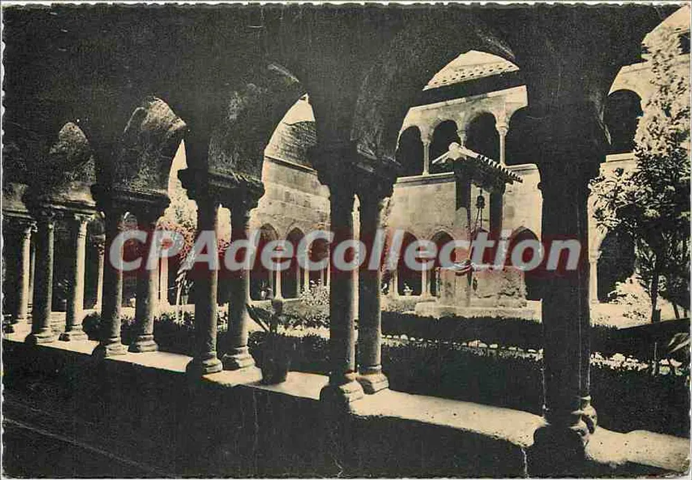 13वीं शताब्दी के क्लोइस्टर — फ्रेज़ (वार) — निर्माण भाई एंटेस - आगे