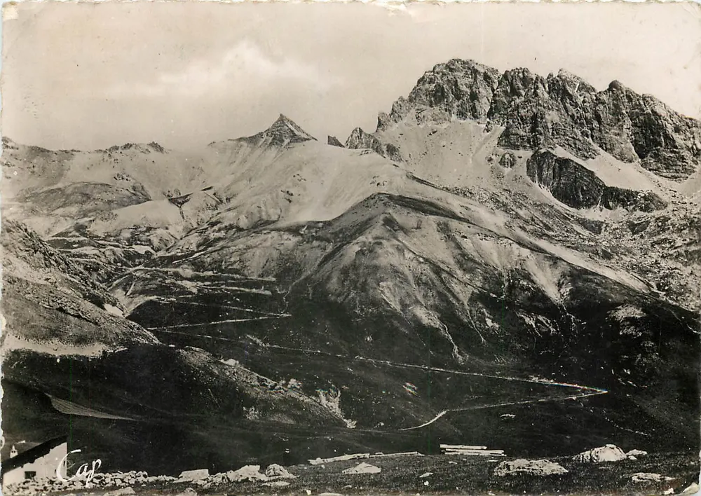 View of snow-capped mountains — Le Lautadet, altitude 2058 m — Hotel des Glaciers, Bonnabel Prop. - Front