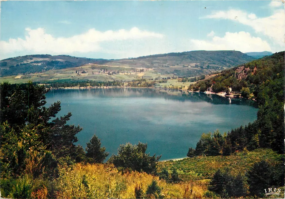 Lago de Issarlès — Ardeche pintoresca — IRIS - Anverso