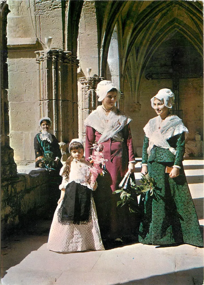 Kleidung aus dem Languedoc — Les Rameaux — Béziers - Vorderseite