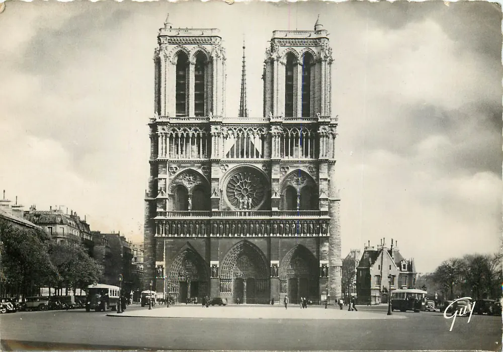 Notre-Dame de Paris — Kathedrale und der Vorplatz — Verlag GUY - Vorderseite