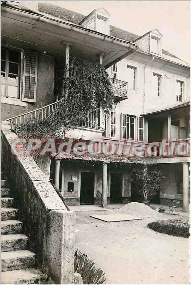 Innere Hof eines Hauses — Aix-les-Bains — Maison Lamartine (frühere Pension Perrier) - Vorderseite