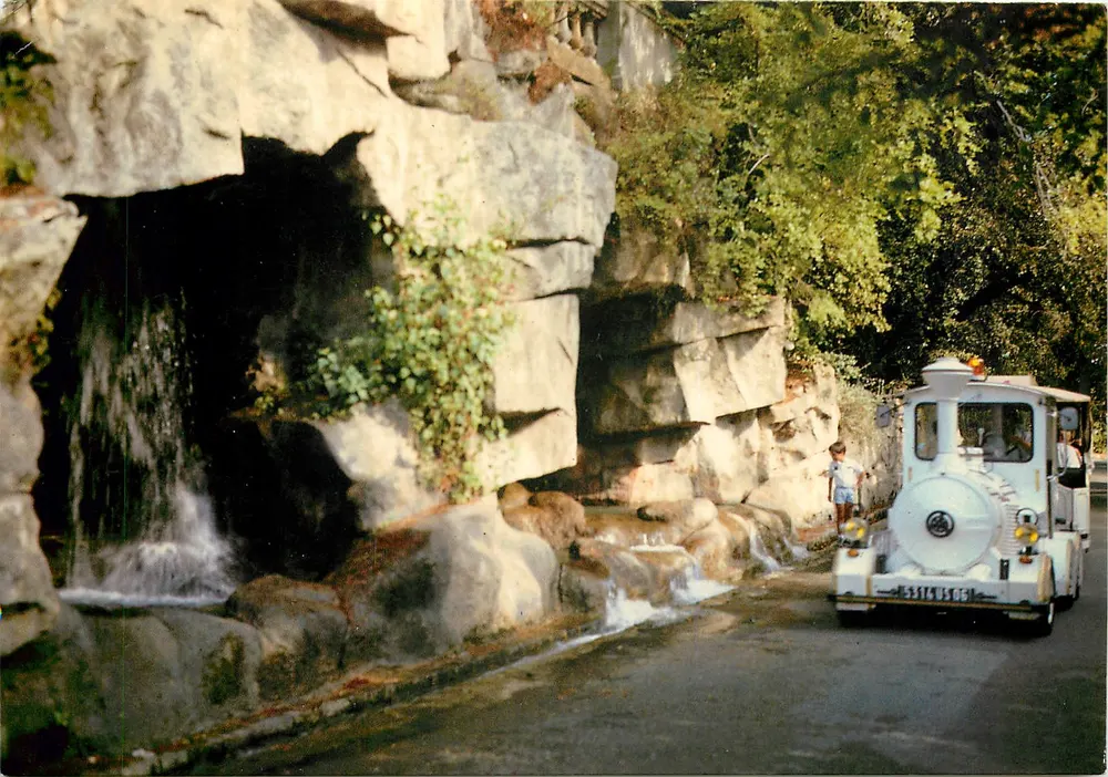 De Kust van de Azuur — Het kleine treintje bij de waterval van het kasteel — Les Éditions MAP, NICE - Voorkant