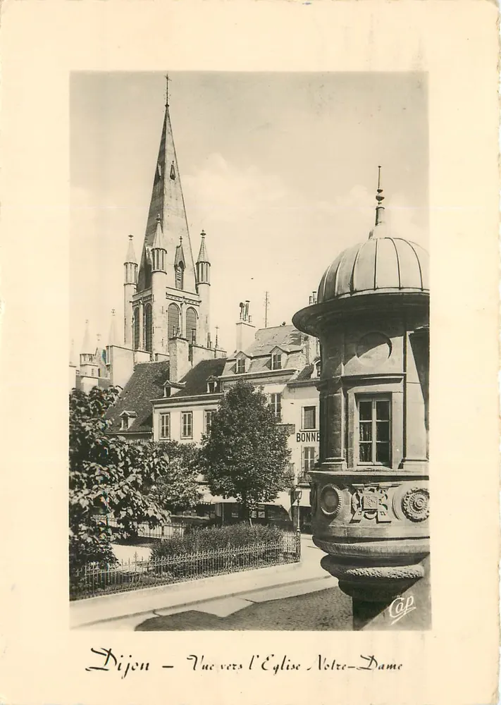 Dijon — Vista em direção à Igreja de Nossa Senhora — Cap - Frente