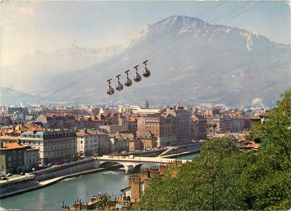 Grenoble — Blick auf die Quais und das Dauphiné — Verlag EDY, Seriennummer nicht sichtbar - Vorderseite