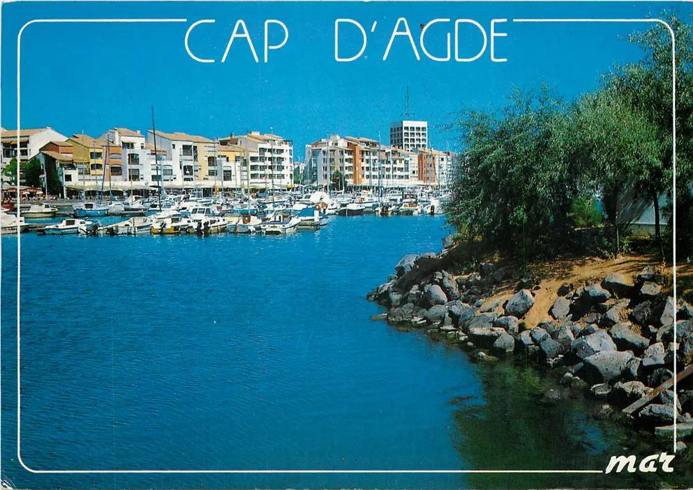 Cap d'Agde — vue du port avec bateaux et bâtiments — éditeur MAR, n° 14899 - Frente