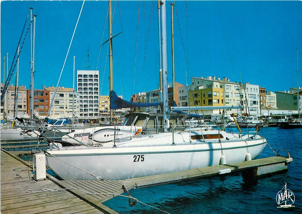 Port de plaisance — vue de voiliers au quai — Éditions MARIANI - Frente