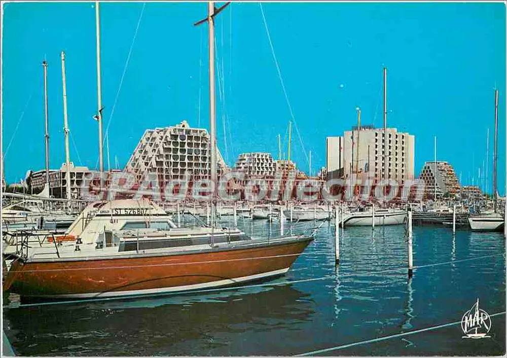 Die Grande Motte — Stadt des Jahres 2000 — Ein Eckbereich des Hafens — Verlag MAR, Nr. 13871 - Vorderseite