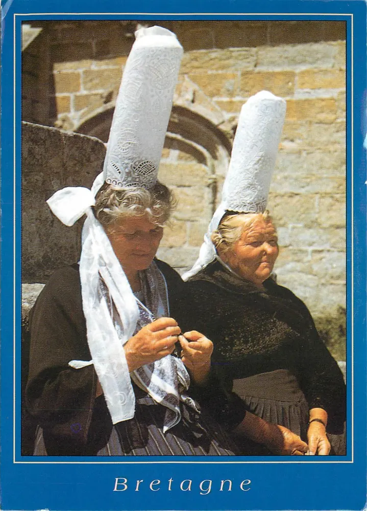 Duas mulheres usando trajes tradicionais bretones — Les Bigouden — Edição Y.R. CAGUDAL - Frente