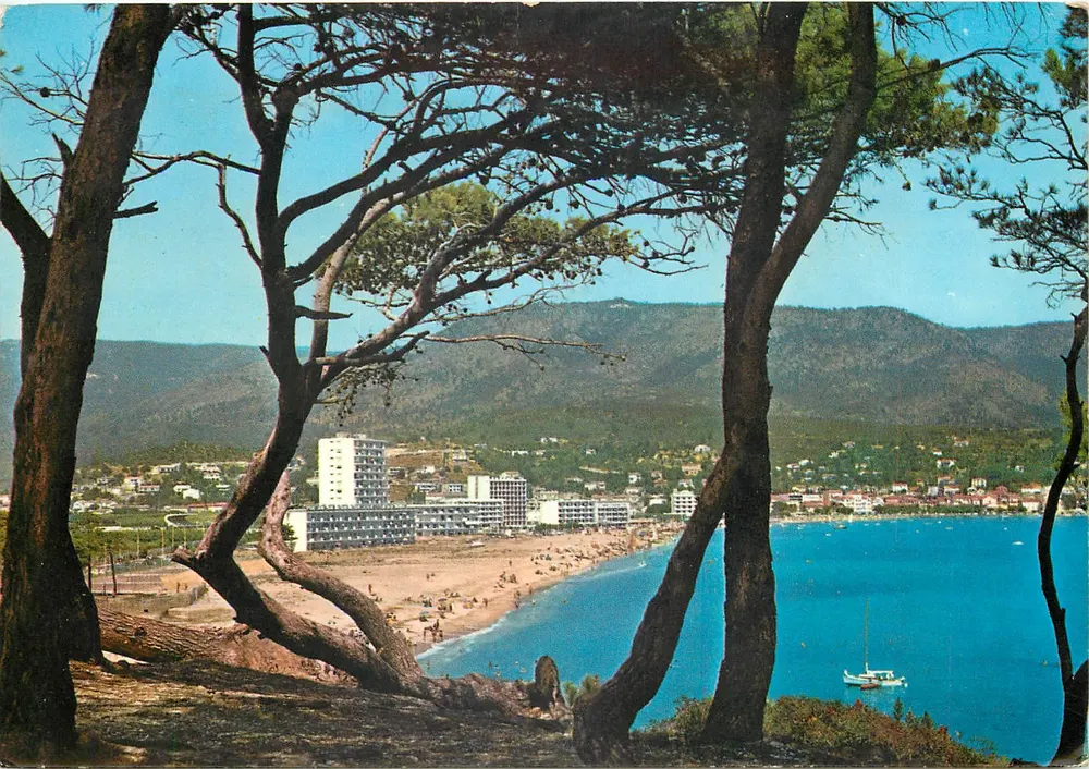 Le Lavandou (Var) — vista da praia — Les Éditions AMAH, n°598 - Frente