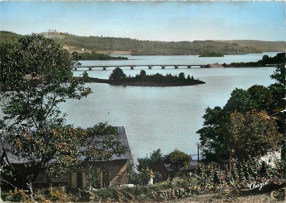 Umgebung von Neuvic-d'Ussel — Der Pont de Pellachal über den Lac du Barrage — Les Editions Modernes - Vorderseite