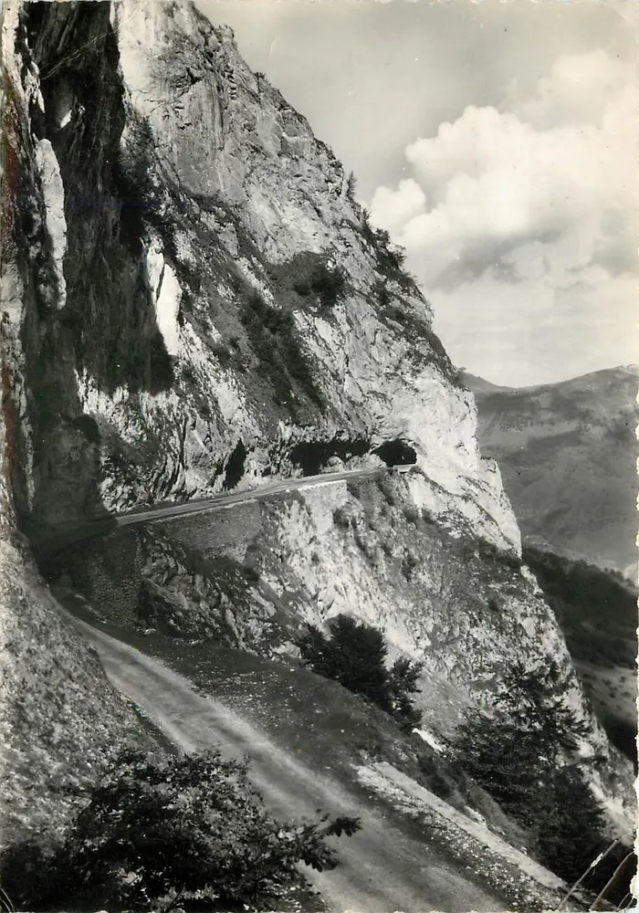Der Tunnel - Le Sum de Grum (1.950 m.) — Route du Col d'Aubisque (H.P.) — Edition JOYE - EAU - Vorderseite