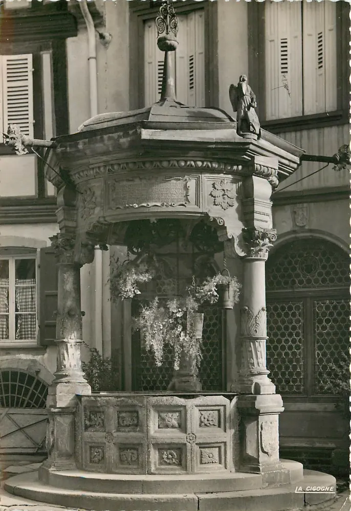 Obernai — Velho Poço com 6 baldes — IA. CIGOGNE - Frente