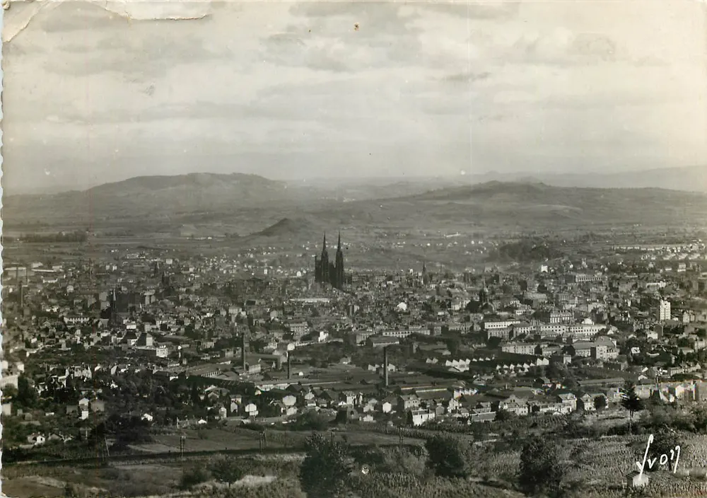 Clermont-Ferrand (Puy-de-Dôme) — Vista geral — As Edições de Arte 'WYON', Paris - Frente