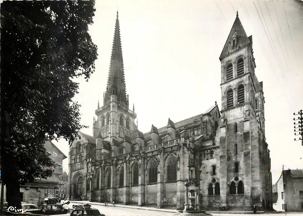 Autun-Antique (S.-et-L.) — Kathedrale Saint-Lazare — Verlag COMBIER IMP. MAVER (S.-et-L.) - Vorderseite