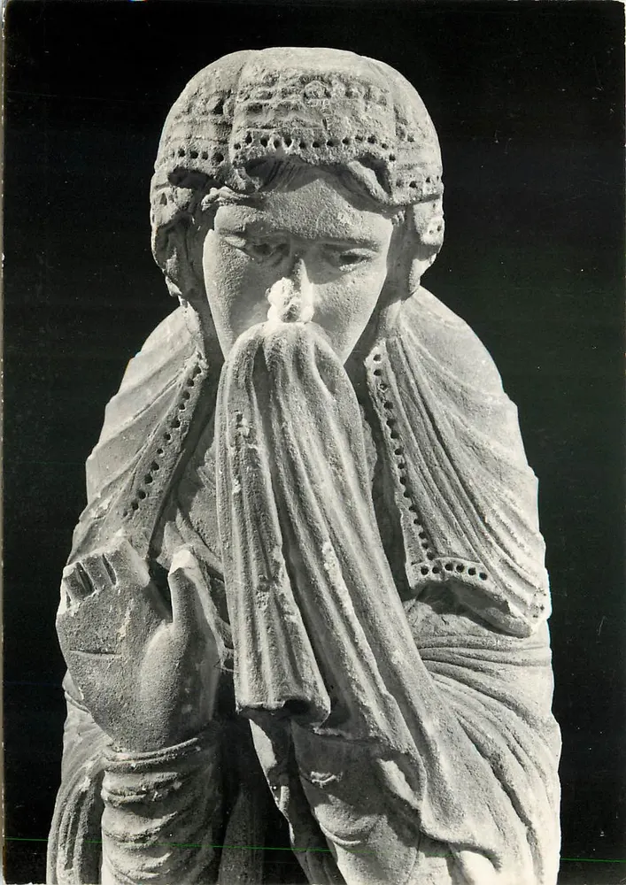 Monge Martin XII S. — Ste Marthe, detalhe de uma escultura proveniente do túmulo de St-Lazare — Museu Rolin em Autun - Frente
