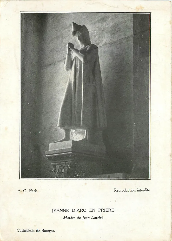 Joana D'Arc em oração — Estátua em mármore de Jean Larrivé — Catedral de Bourges — A.C. Paris - Frente