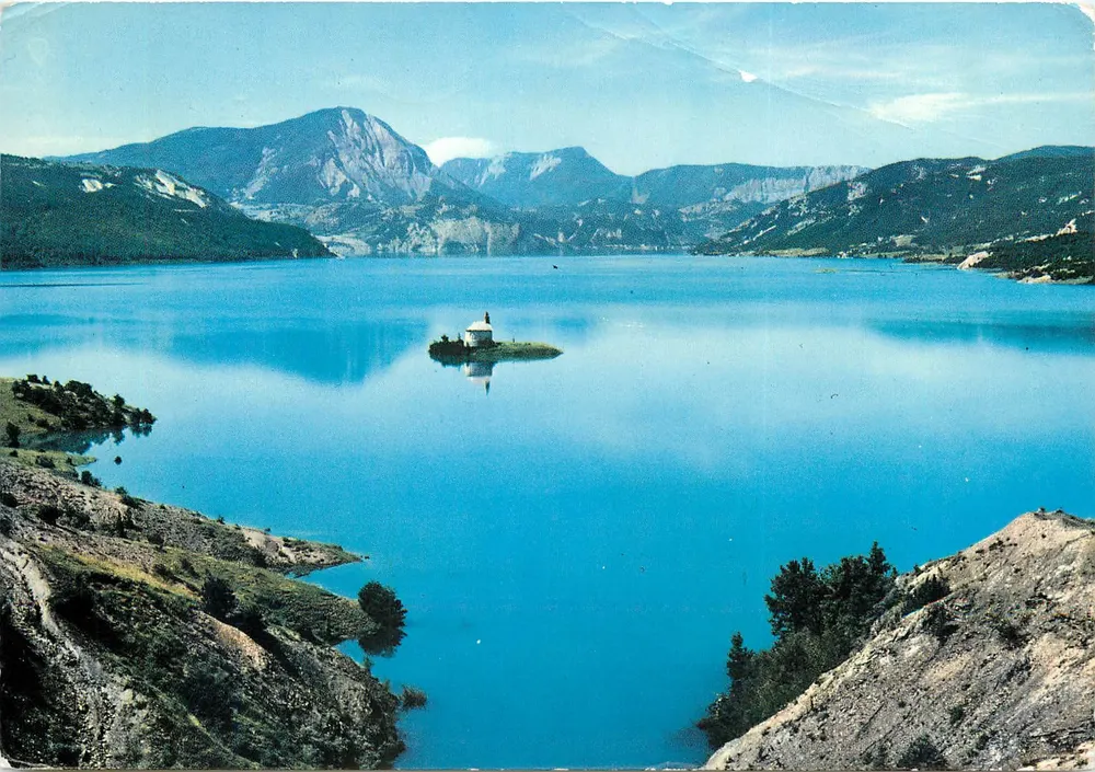 Lago de Serre-Ponçon — presa de agua y capilla de San Miguel — Ediciones Mille+4, n°229 - Anverso