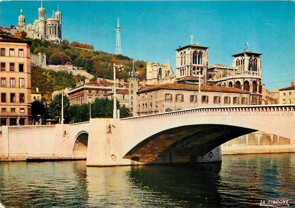 Lyon — Pont Bonaparte, Kirche Saint-Jean und Fourvière-Hügel — La Cigogne, Nr. 69.123.197 - Vorderseite