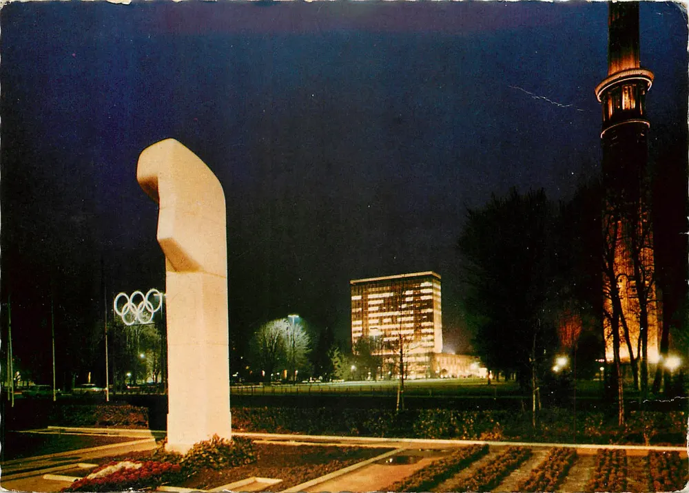 GréNOBLE - Monument ao Déportado e Torre da Exposição — editor Céladine, n° 38 - Frente