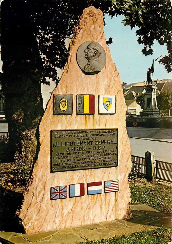Memorial Geral Piron — Couvin — Edit. Thill SA, Bruxelas - Frente