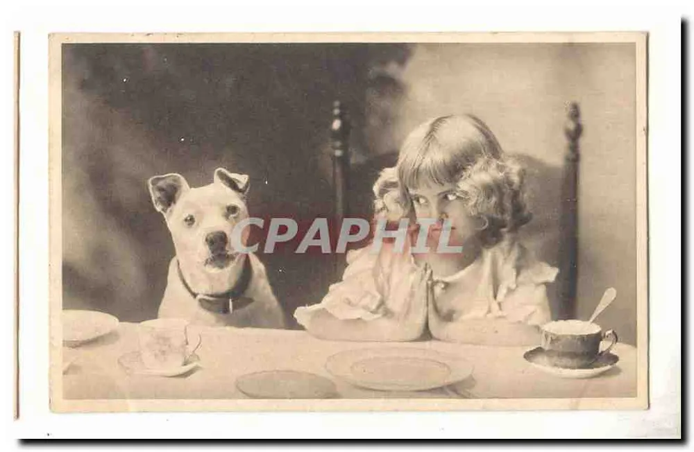 Mädchen und Hund am Tisch — Café-Szene - Vorderseite