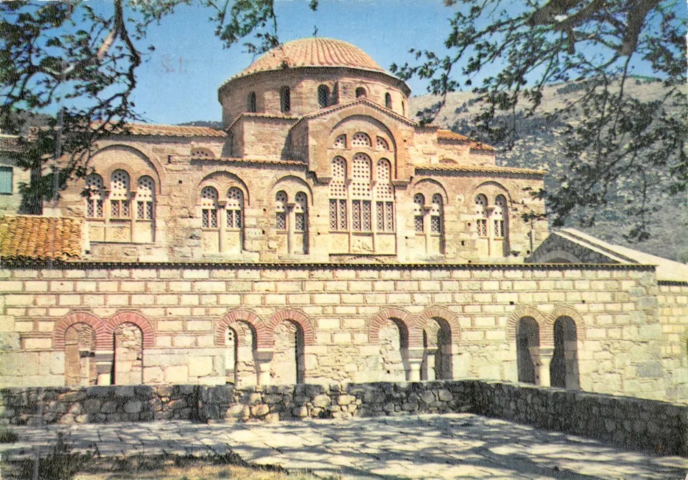 Église de Saint Loukas — Édifice byzantin avec dôme et arcades — Éditeur : Παπασευδίμιος ΛΑΜΙΑ - Recto