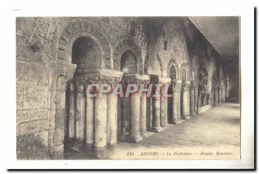 Angers — A Prefeitura — Arcadas Romanas — 119 - Frente