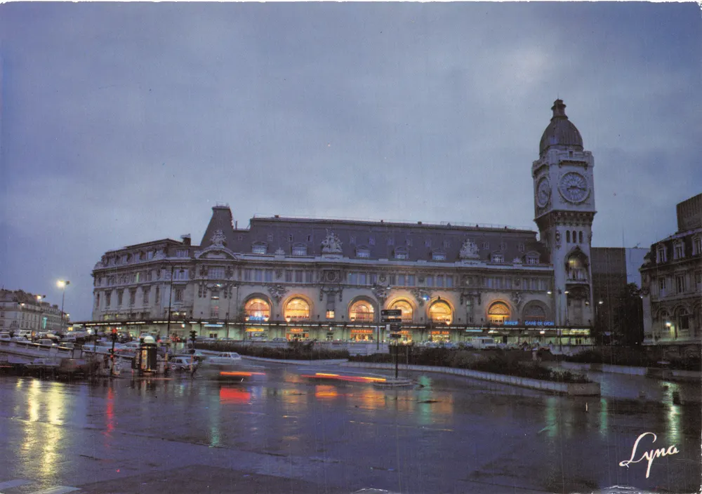 Bahnhof Lyon — nächtliche Ansicht unter Regen — Verlag LYNNA - Vorderseite