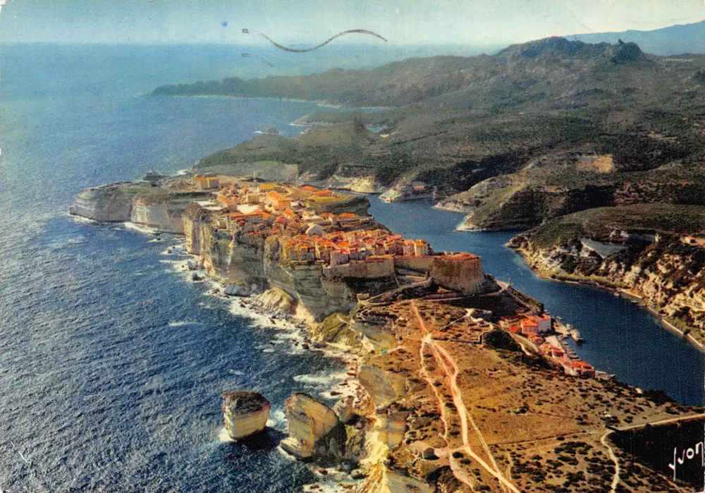 Bonifacio — befestigte Stadt und ihr Hafen — Éditions d'art Acueill - Vorderseite