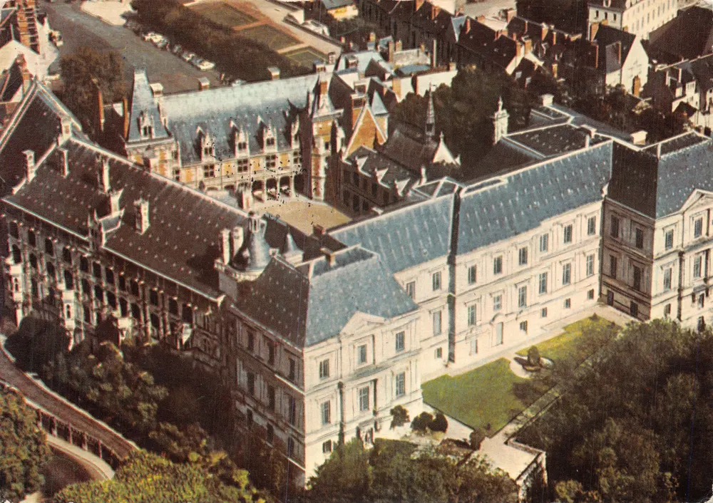 Schloss Chambord — Luftbild — Verlag Caisse Nationale des Monuments Historiques - Vorderseite