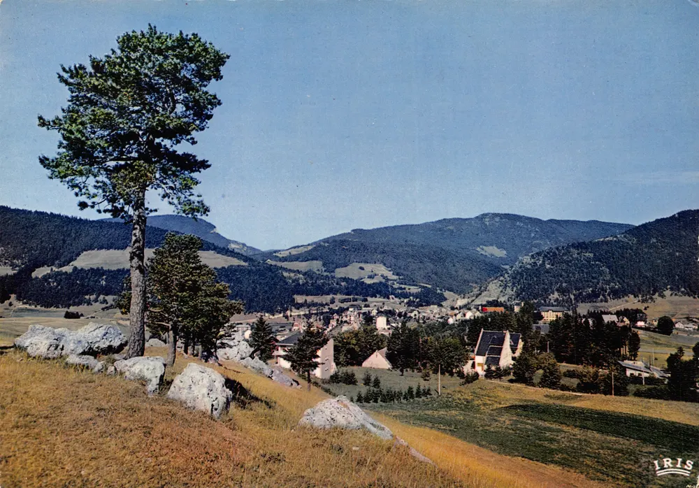 Villard-de-Lans — vue générale depuis le col Vert — éditeur IRIS - Recto